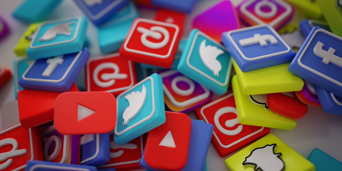 pile-3d-popular-social-media-logos-min-scaled.jpg